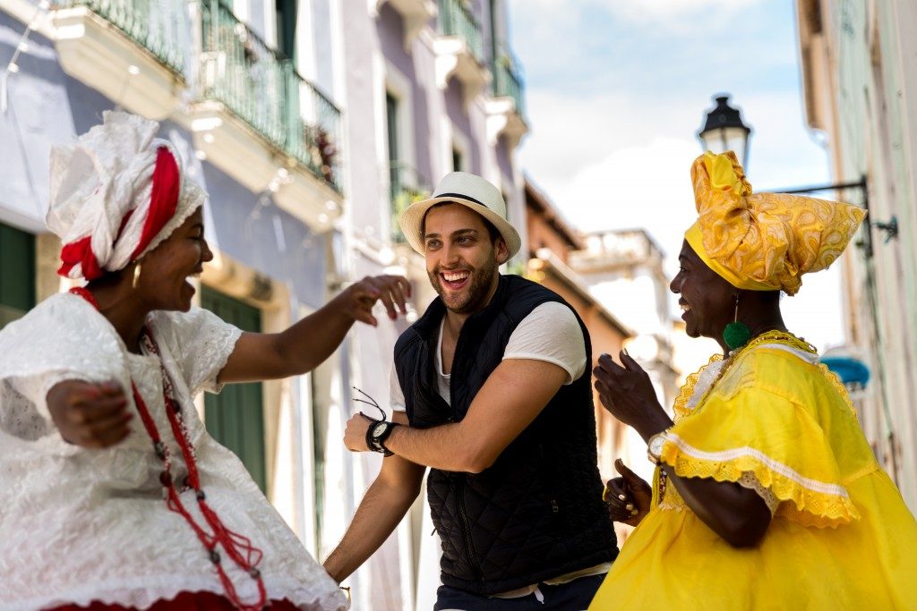 man with brazilian women in traditional clothing