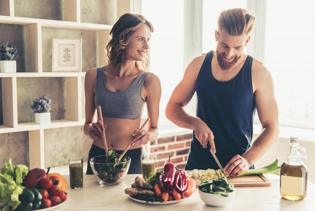 fit couple cooking