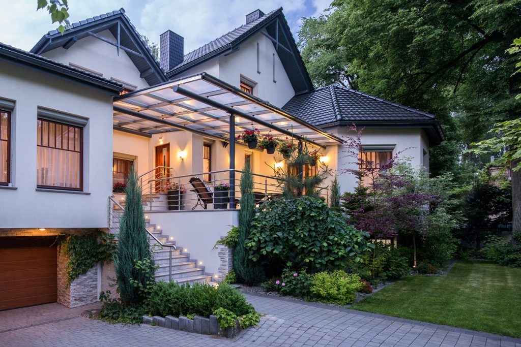 modern home outdoor lighting